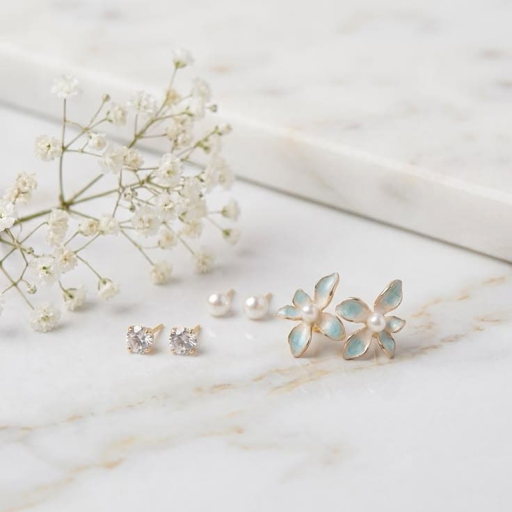 Dainty Flower and Pearl Stud Earring